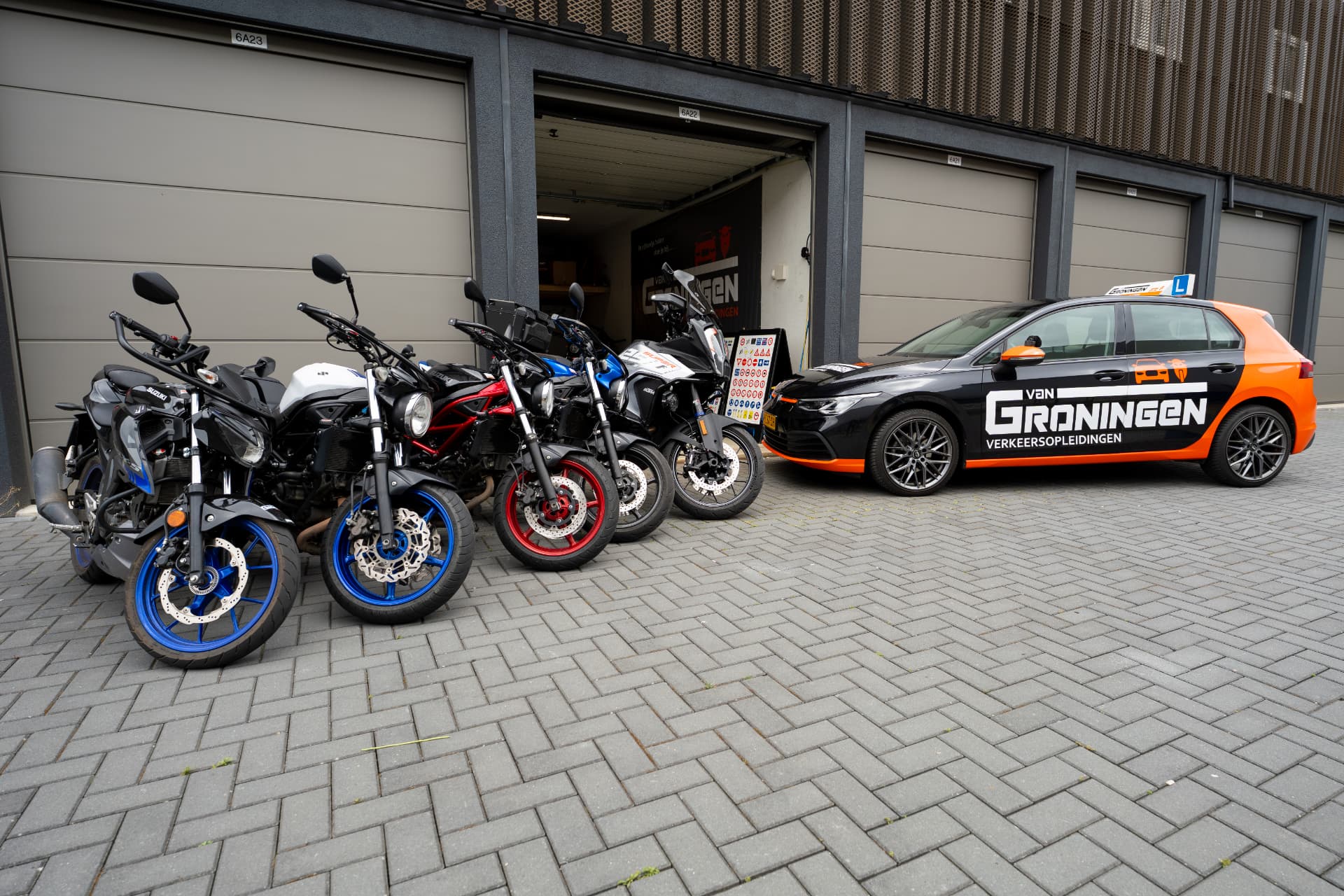 Lesvoertuigen van Van Groningen Verkeersopleidingen in Zwijndrecht